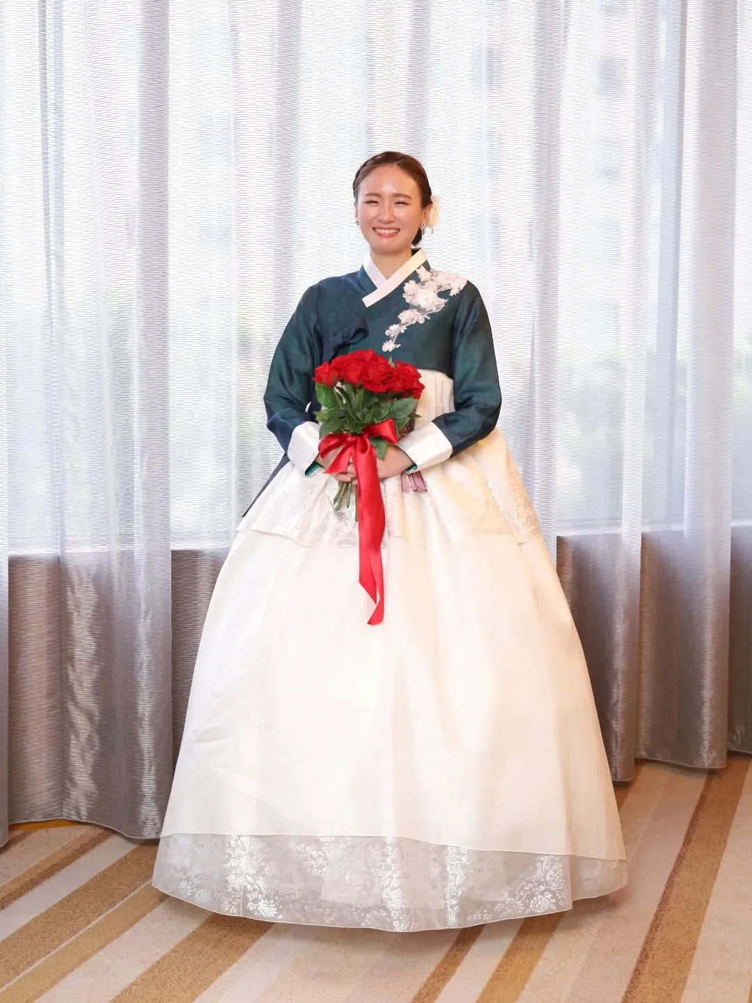 スタイリッシュでとてもお洒落にお召し頂きました美しい新婦様…