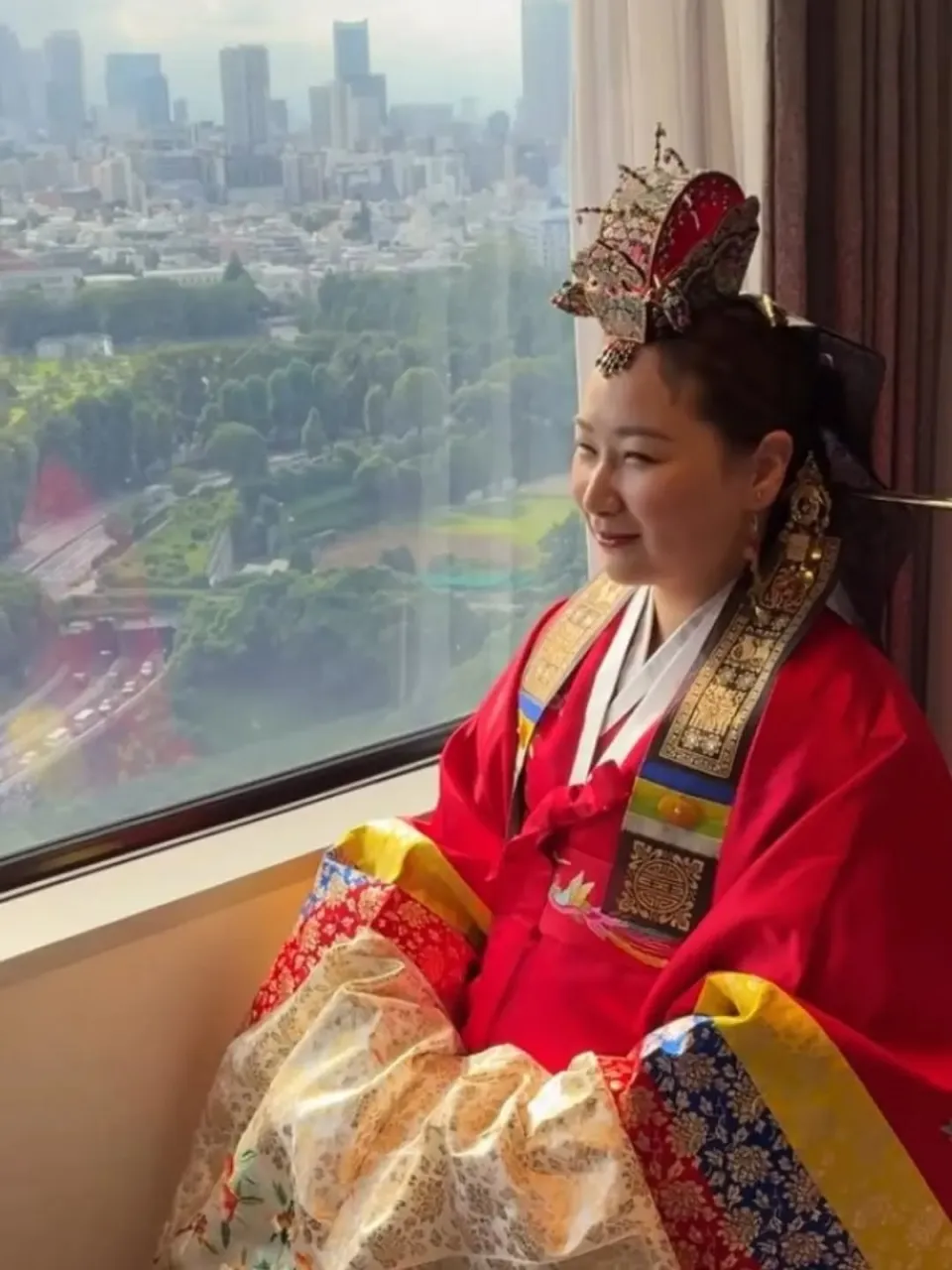 古典衣装の美しさ…真紅の赤…伝統の美を醸し出してくれましたと...